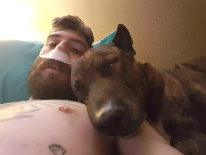 Recuperándome de una operación, y no me deja solo