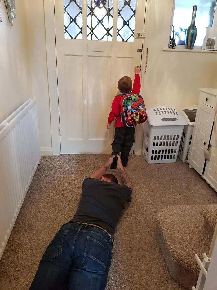 Es el primer día de colegio de mi hijo. No lo llevo muy bien