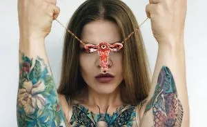 Uterus-Shaped Necklaces Are A Thing Now, And There's A Strong Message Behind Them