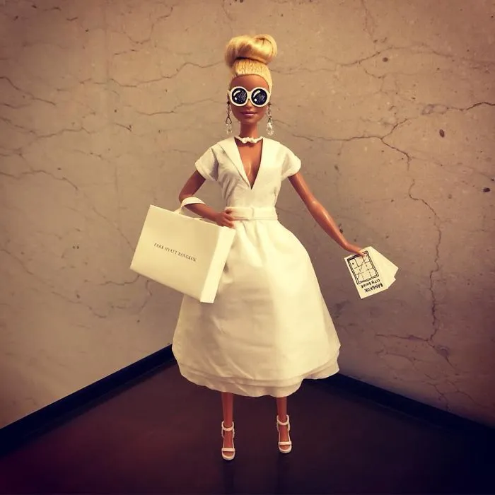 Man Uses Toilet Paper And Tissues To Create Wedding Dresses For His Barbies, And Result Is Amazing