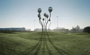 I Photographed An Extraterrestrial Looking Sculpture In Delhi