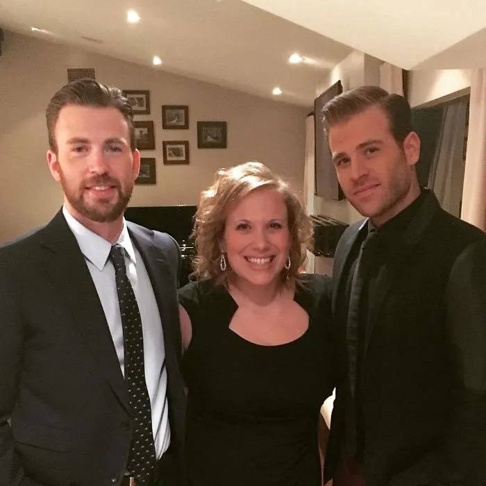 Chris Evans With His Brother Scott And Sister Carly