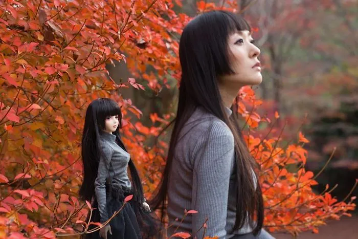 This Japanese Girl Takes Pictures Of Herself And A Doll That Looks Exactly Like Her And The results Are Hauntingly Beautiful