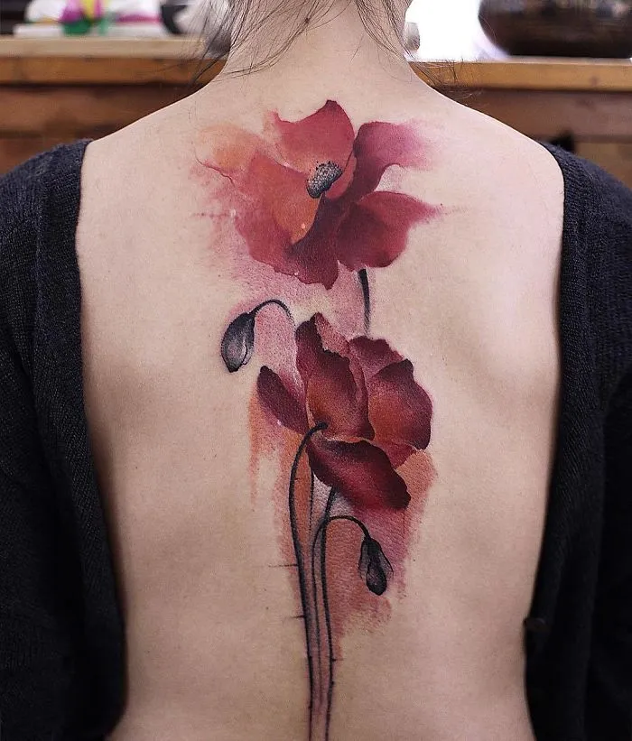 20+ Ideas increíbles para tatuarse la columna que querrás hacerte
