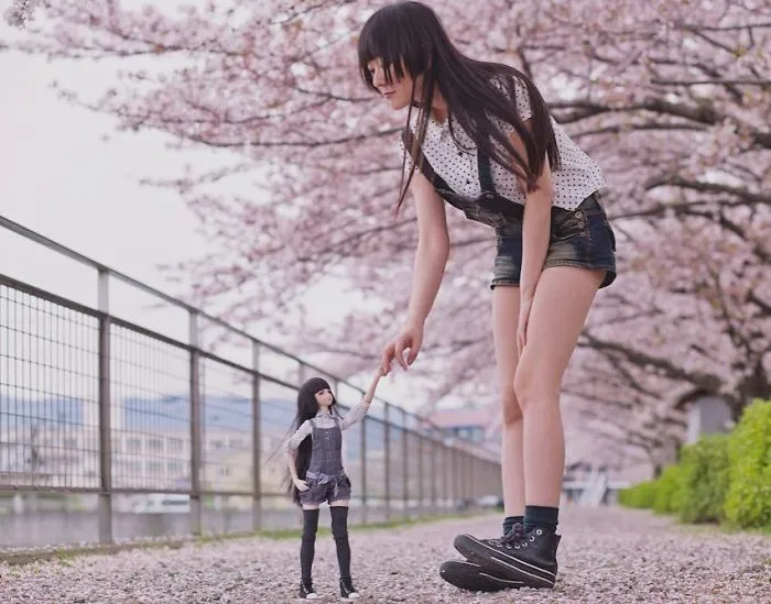 This Japanese Girl Takes Pictures Of Herself And A Doll That Looks Exactly Like Her And The results Are Hauntingly Beautiful