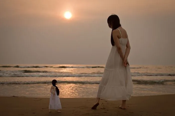This Japanese Girl Takes Pictures Of Herself And A Doll That Looks Exactly Like Her And The results Are Hauntingly Beautiful