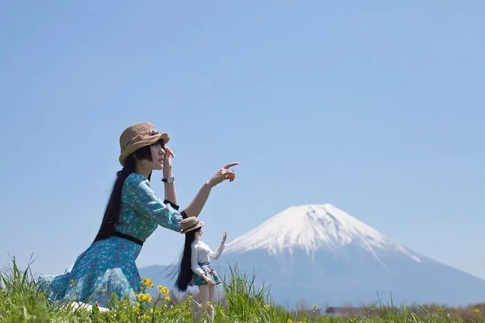 This Japanese Girl Takes Pictures Of Herself And A Doll That Looks Exactly Like Her And The results Are Hauntingly Beautiful