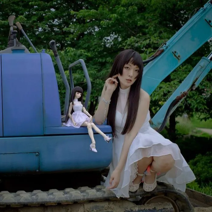 This Japanese Girl Takes Pictures Of Herself And A Doll That Looks Exactly Like Her And The results Are Hauntingly Beautiful