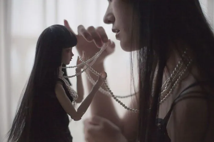 This Japanese Girl Takes Pictures Of Herself And A Doll That Looks Exactly Like Her And The results Are Hauntingly Beautiful