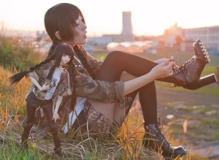 This Japanese Girl Takes Pictures Of Herself And A Doll That Looks Exactly Like Her And The results Are Hauntingly Beautiful