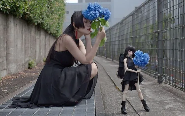 This Japanese Girl Takes Pictures Of Herself And A Doll That Looks Exactly Like Her And The results Are Hauntingly Beautiful