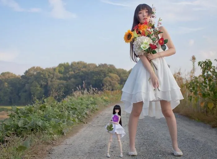 This Japanese Girl Takes Pictures Of Herself And A Doll That Looks Exactly Like Her And The results Are Hauntingly Beautiful