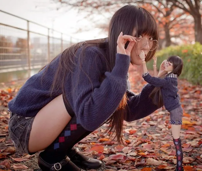 This Japanese Girl Takes Pictures Of Herself And A Doll That Looks Exactly Like Her And The results Are Hauntingly Beautiful