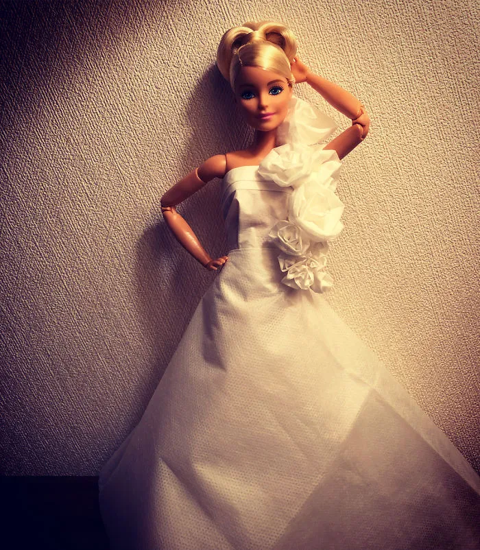 Man Uses Toilet Paper And Tissues To Create Wedding Dresses For His Barbies, And Result Is Amazing
