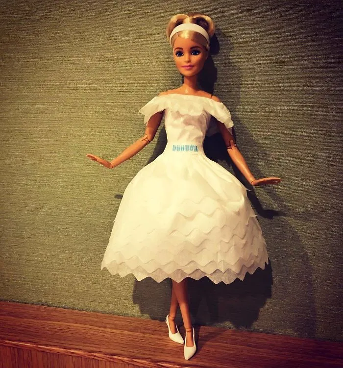 Man Uses Toilet Paper And Tissues To Create Wedding Dresses For His Barbies, And Result Is Amazing