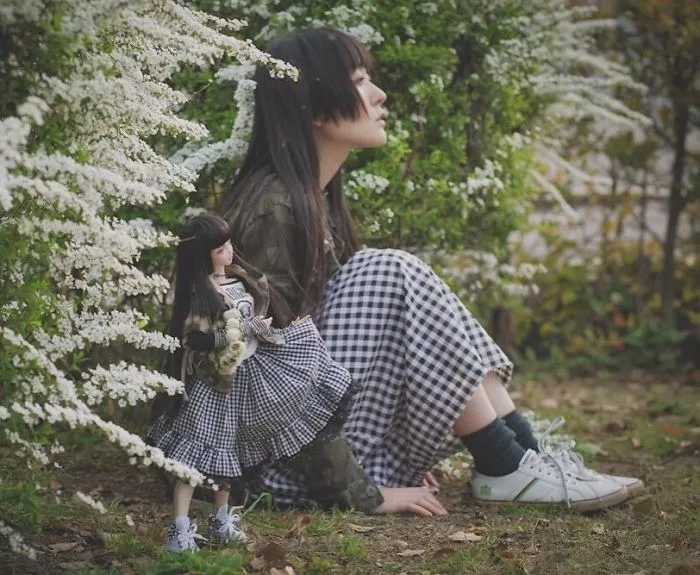 This Japanese Girl Takes Pictures Of Herself And A Doll That Looks Exactly Like Her And The results Are Hauntingly Beautiful