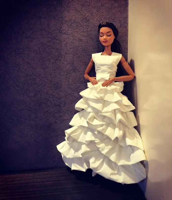 Man Uses Toilet Paper And Tissues To Create Wedding Dresses For His Barbies, And Result Is Amazing