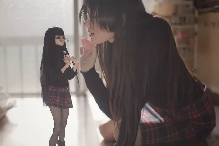 This Japanese Girl Takes Pictures Of Herself And A Doll That Looks Exactly Like Her And The results Are Hauntingly Beautiful