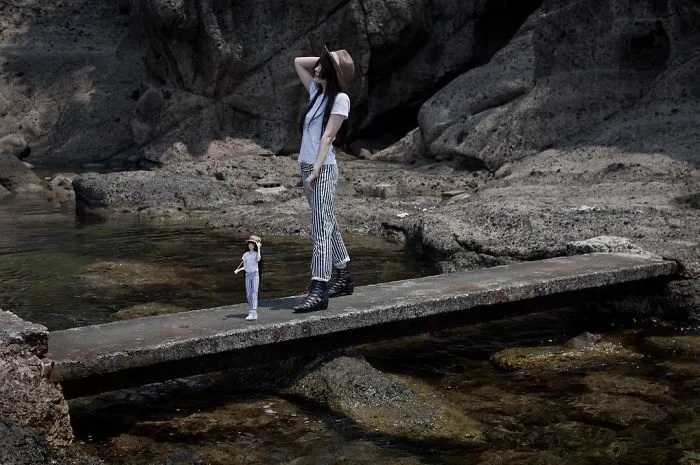 This Japanese Girl Takes Pictures Of Herself And A Doll That Looks Exactly Like Her And The results Are Hauntingly Beautiful
