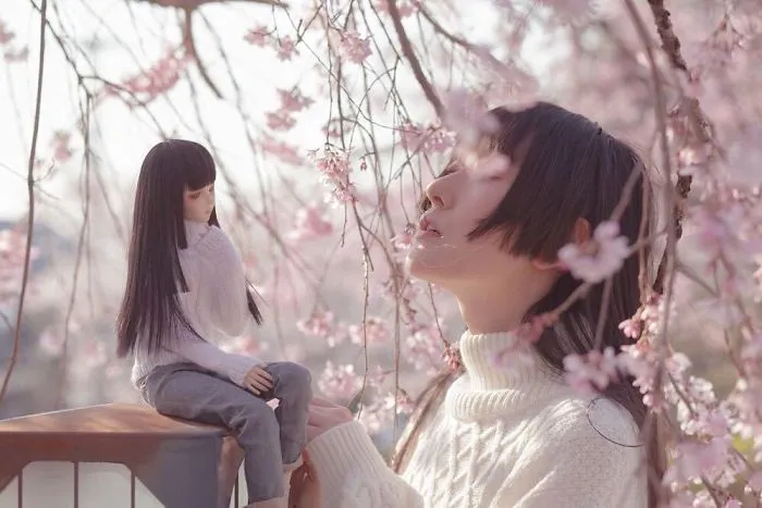 This Japanese Girl Takes Pictures Of Herself And A Doll That Looks Exactly Like Her And The results Are Hauntingly Beautiful