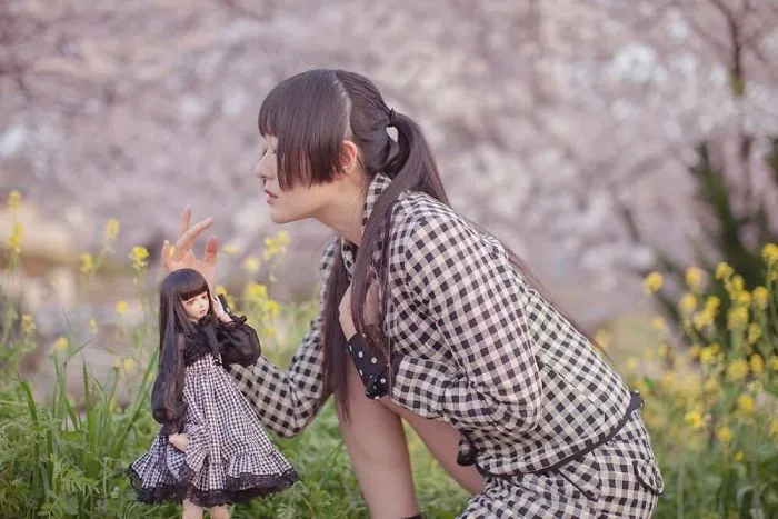 This Japanese Girl Takes Pictures Of Herself And A Doll That Looks Exactly Like Her And The results Are Hauntingly Beautiful