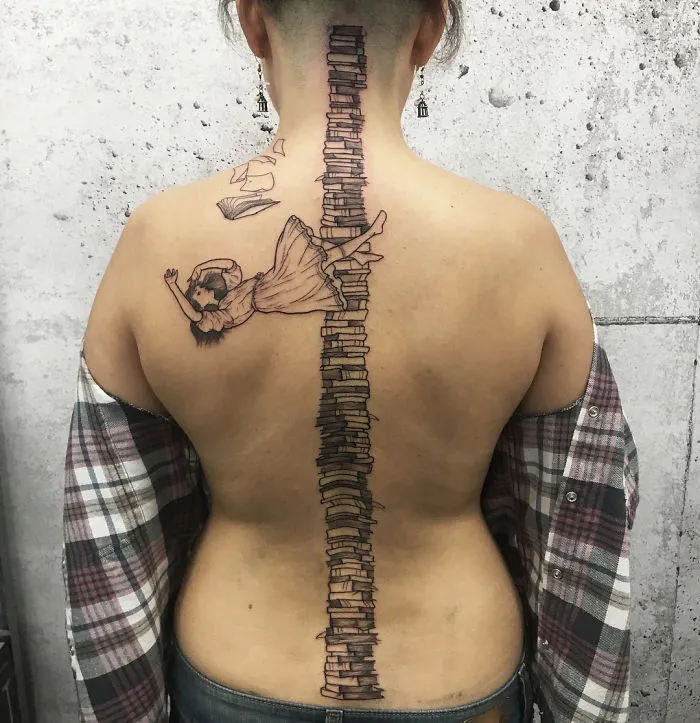 20+ Ideas increíbles para tatuarse la columna que querrás hacerte