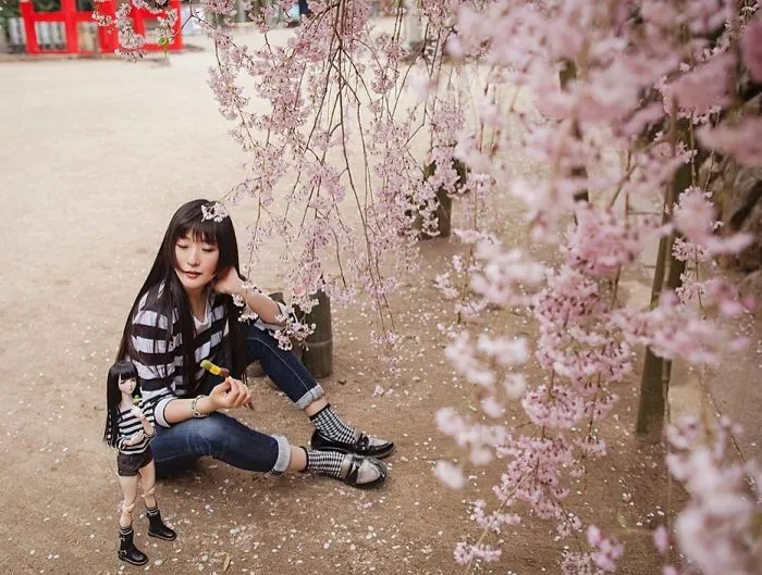 This Japanese Girl Takes Pictures Of Herself And A Doll That Looks Exactly Like Her And The results Are Hauntingly Beautiful