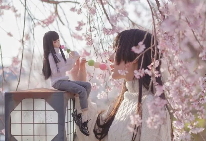 This Japanese Girl Takes Pictures Of Herself And A Doll That Looks Exactly Like Her And The results Are Hauntingly Beautiful