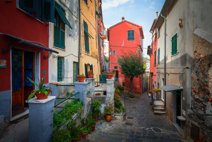 I Capture The Beauty Of Italian Back Alleys, And They Remind Me Of Fairy Tales
