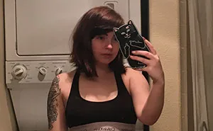 Esta mujer compartió en Twitter los mensajes de su novio avergonzándola por su barriga, y le dejó con ayuda de internet