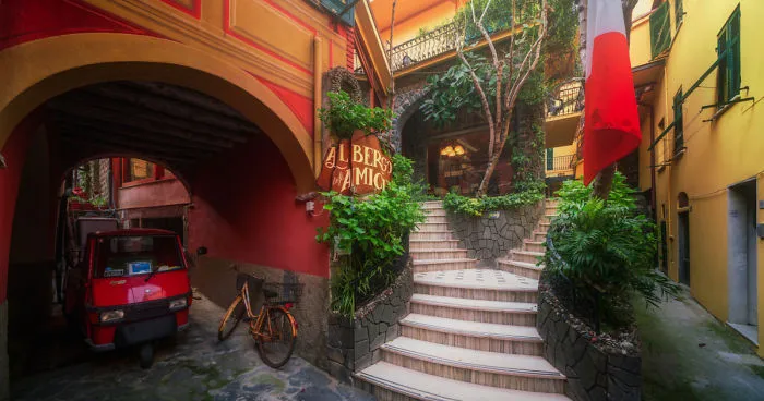 I Capture The Beauty Of Italian Back Alleys, And They Remind Me Of Fairy Tales