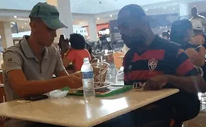 If You Think The World Is A Terrible Place These 50 Wholesome Pics Will Change Your Mind