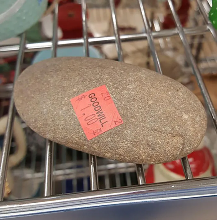 Están vendiendo una piedra
