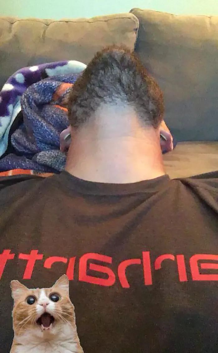 10+ Fotos tan divertidas como perturbadoras de hombres barbudos mirando hacia arriba