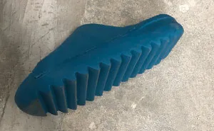 Kanye revela sus nuevas zapatillas "Yeezy", pero alguien las destruyó con un simple comentario