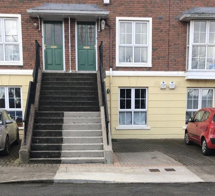 Se dieron cuenta de que estaban limpiando la casa equivocada, pero al menos tenemos una muestra gratis