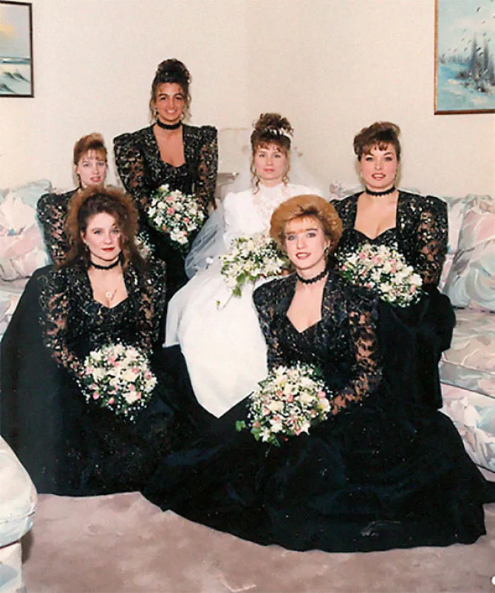 15+ Vestidos ridículos de antiguas damas de honor que muestran lo mucho que cambian los tiempos