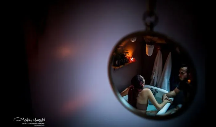 Mención de honor: Parto a la luz de las velas