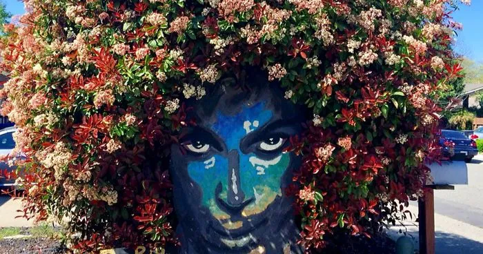 Prince Mural Suddenly Grows Magnificent Flowery Crown And It's The Most Beautiful Tribute