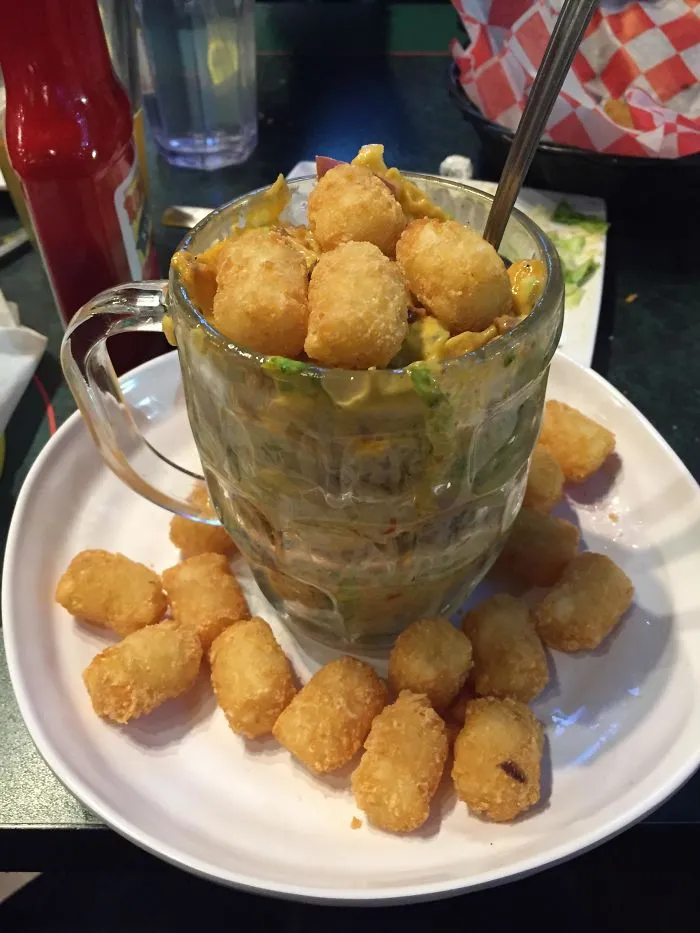 Le recomendaron a mi amigo la hamburguesa con queso en taza