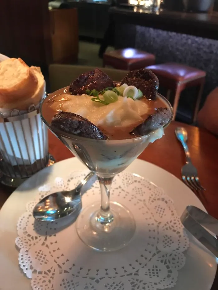 Filete con puré de patatas en copa de Martini