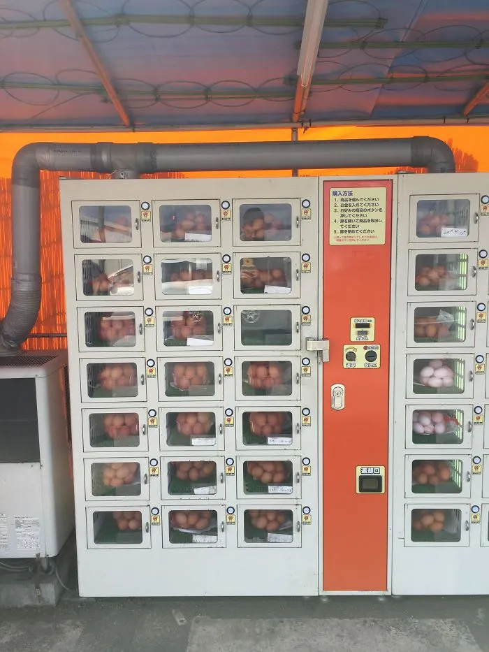 Ein Automat in Japan, der frische Eier verkauft