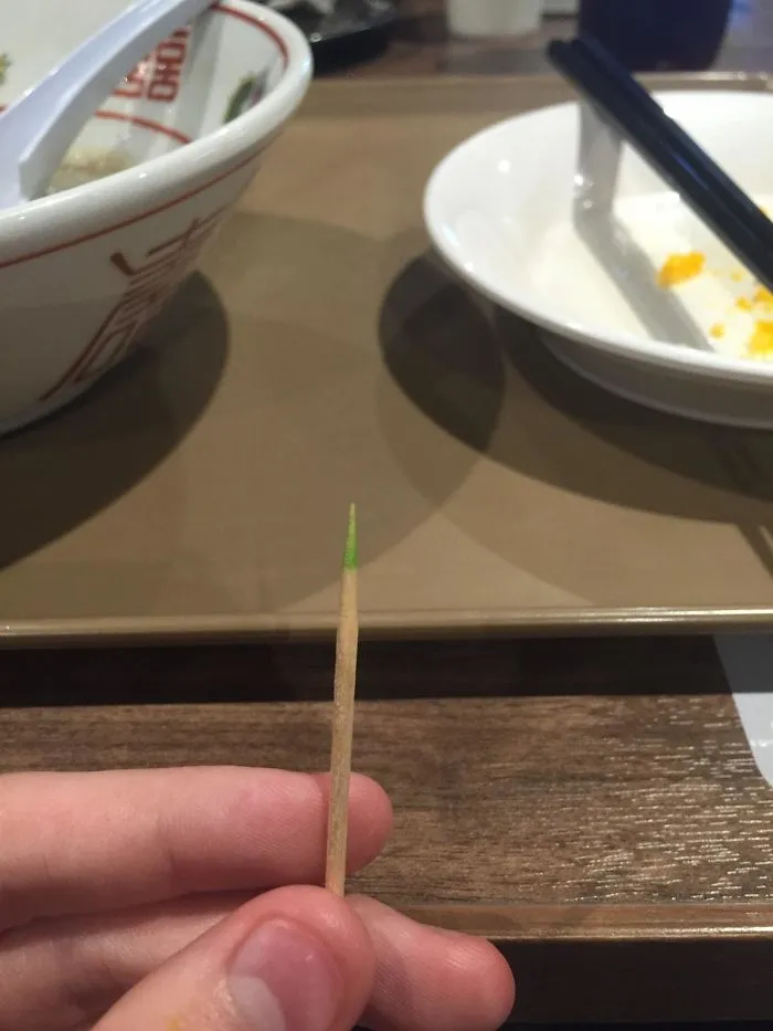 Dieser Zahnstocher in einem Japanischem Einkaufszentrum hat eine mit Minze überzogene Spitze