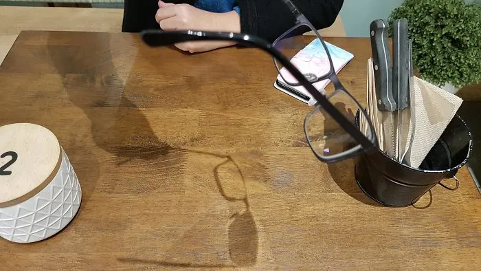 Mis gafas solo son correctivas en el lado derecho, esta es su sombra