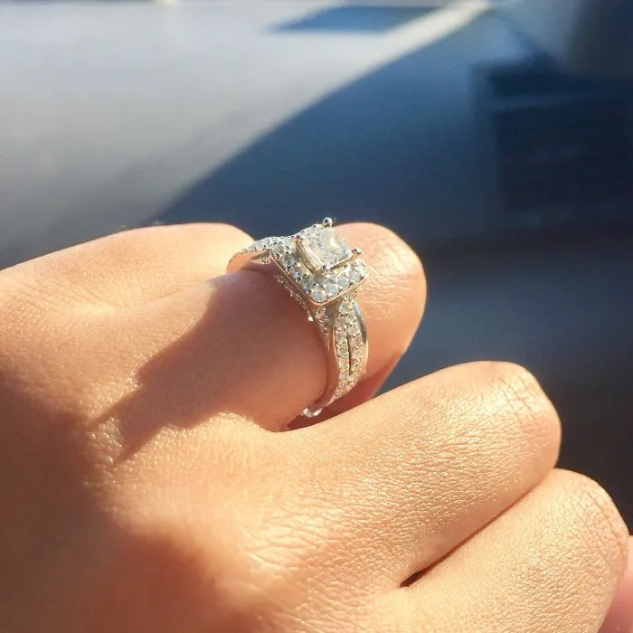 La sombra de mi anillo parece Batman
