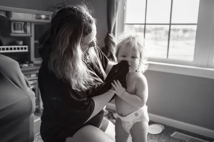 La maternidad es ser enfermera y limpiar mocos con la camiseta