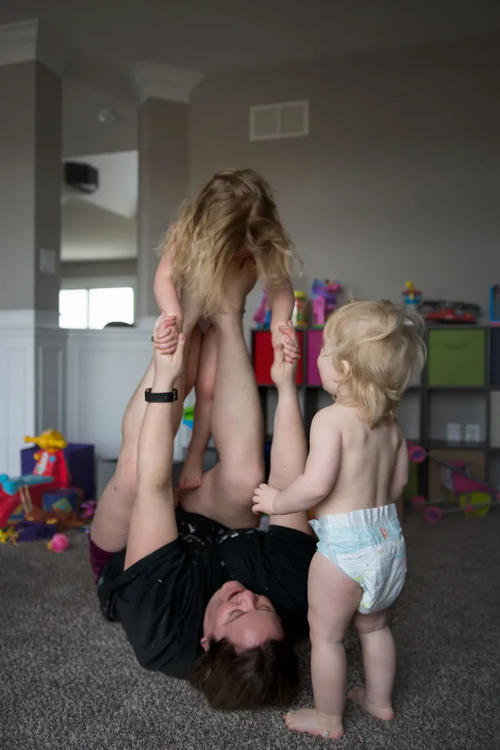 La maternidad es entretener a tus hijos