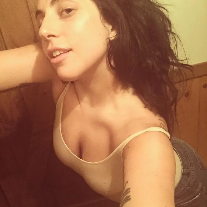 28 Times That Lady Gaga Abandoned The Makeup And Surprised The Internet In Its Instagram