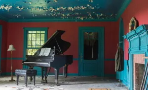 I Found An Abandoned Alice In Wonderland Mansion In New York
