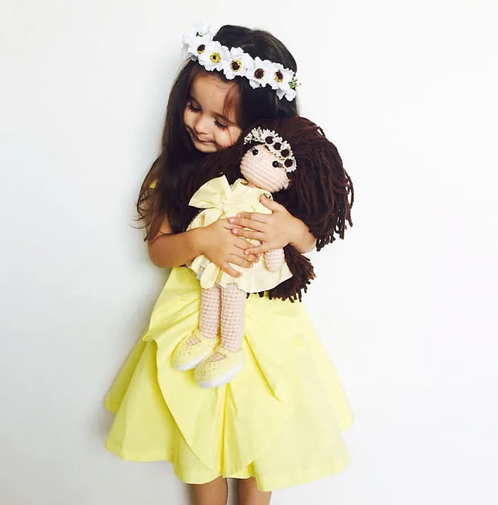 Soy ama de casa y madre de 6 hijos, y me dedico a crear muñecos inspirados en personas reales (30 fotos)